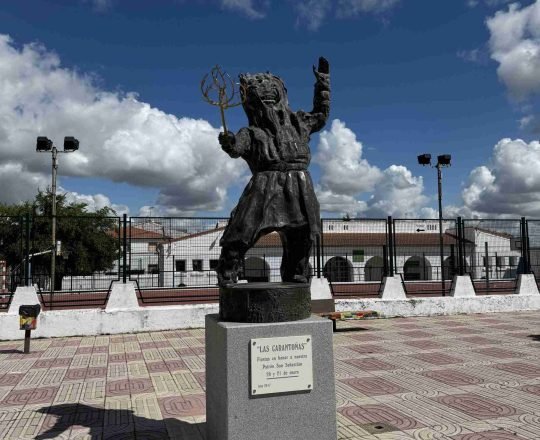 Escultura a las Carantoñas