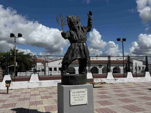 Escultura a las Carantoñas